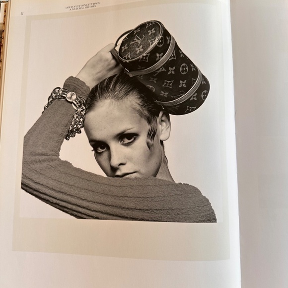 Book - Picture 7 of 9